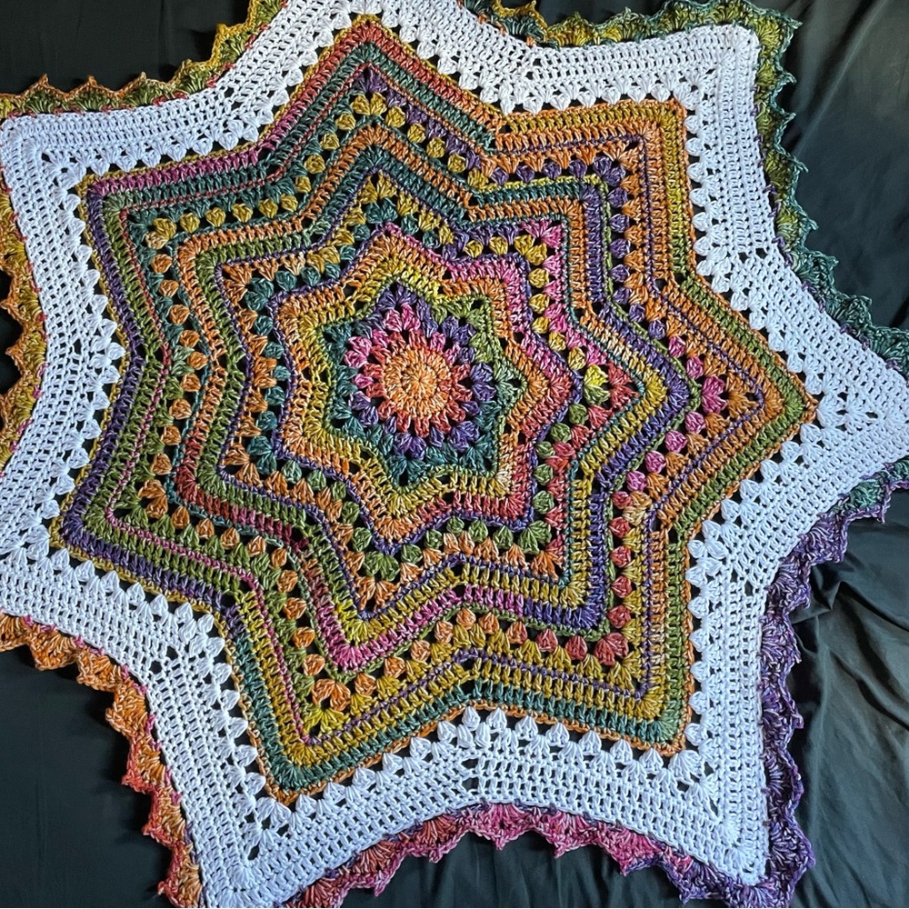 ❌SOLD❌🤍 CROCHET 7-POINT STAR LAP/BABY BLANKET 💛